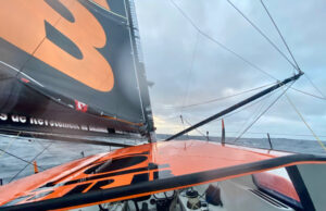 Кевин Ескофие напуска PRB на спасителен плот, пръв до него пристига ветеранът Льо Кам