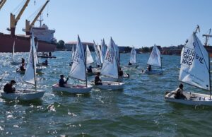 Министърът на младежта и спорта награди призьорите в XV регата “Черноморец Бургас”